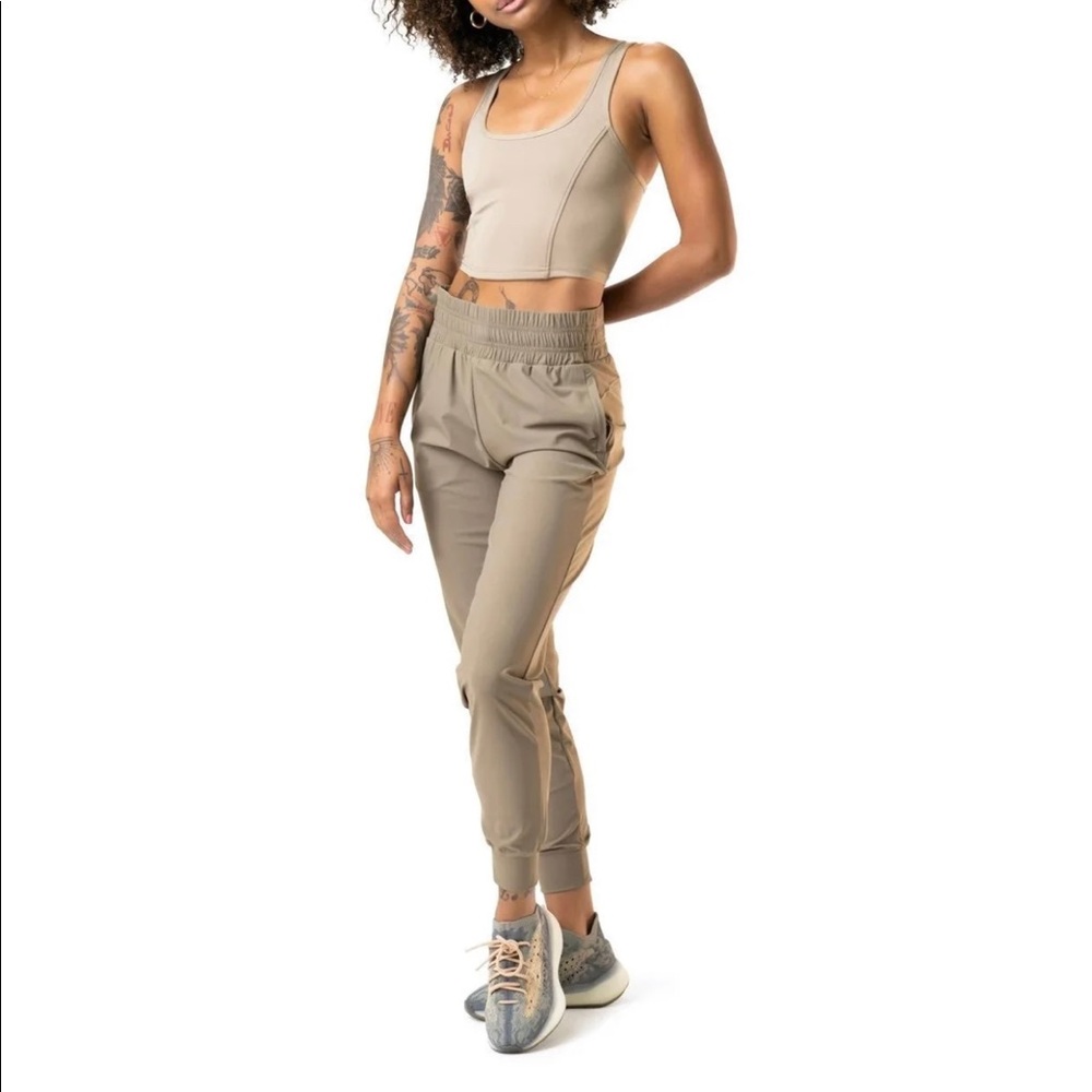Balance Athletica Outlander Swift Jogger Terrain
